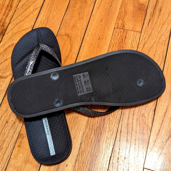 Slippers - Picture 3 of 3